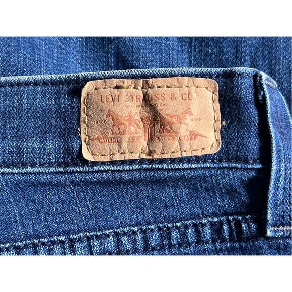 Woman’s Levi Capri Jeans Size 12 - Picture 10 of 10